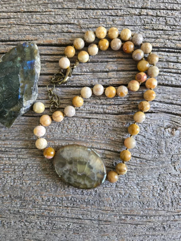 Neutral Agate Necklace